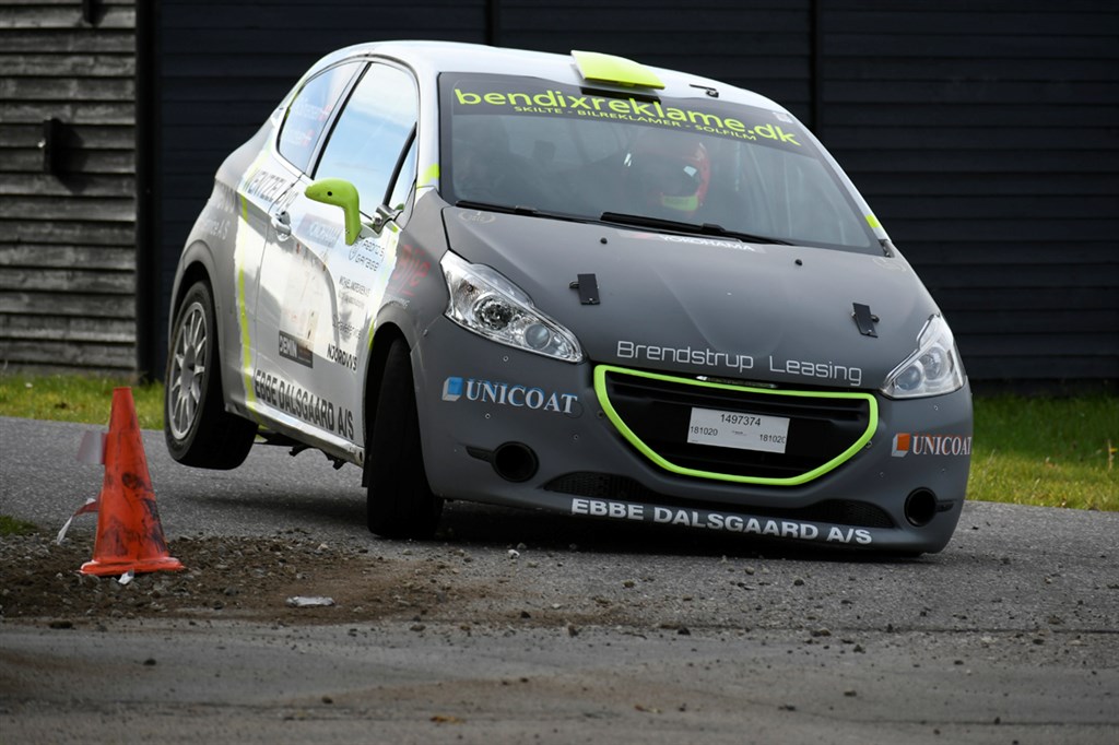 Rasmus Sørensen holdt et højt tempo i sin Peugeot 208 R2 og sluttede dagen med en andenplads, men foran flere DM-rivaler.